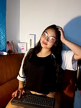 Caroll Luna online show from December 18, 2024, 4:53 am