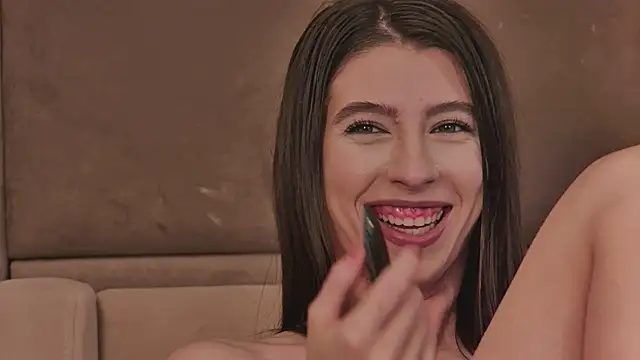 LunaWills  online show from January 8, 2025, 8:27 am