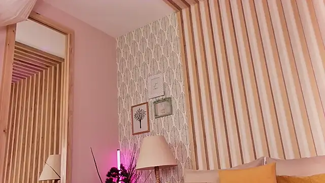 LunaWills  online show from October 7, 2025, 4:31 am