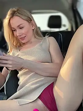 Snapshot of LavenderHot chatting on February 22, 2025, 5:02 am LavenderHot online show from February 22, 2025, 5:02 am