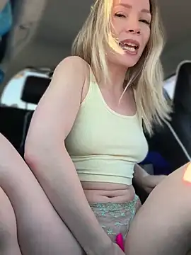 Snapshot of LavenderHot chatting on February 23, 2025, 4:50 am LavenderHot online show from February 23, 2025, 4:50 am