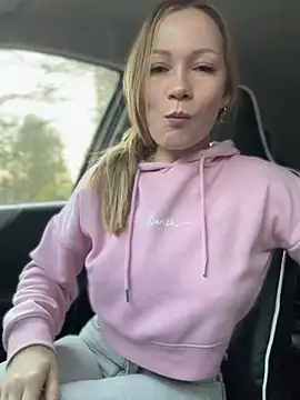 Snapshot of LavenderHot chatting on October 18, 2025, 1:41 am LavenderHot online show from October 18, 2025, 1:41 am