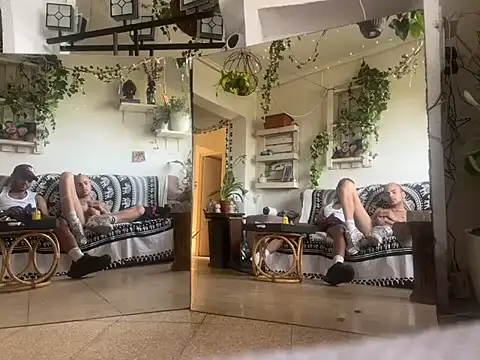 EnricoGio online show from April 8, 2026, 4:07 pm