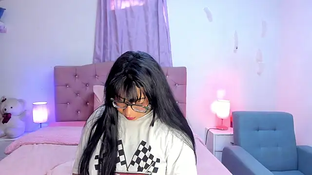 Latinabombsheell online show from December 15, 2025, 1:37 pm