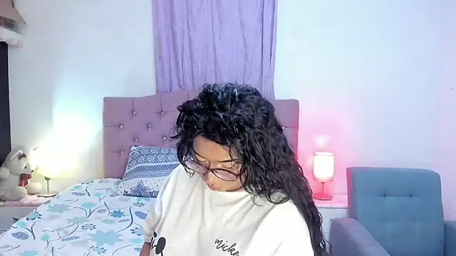 Snapshot of Latinabombsheell chatting on June 21, 2026, 4:37 am Latinabombsheell online show from June 21, 2026, 4:37 am