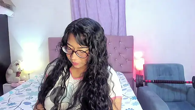 Snapshot of Latinabombsheell chatting on June 29, 2026, 5:35 am Latinabombsheell online show from June 29, 2026, 5:35 am