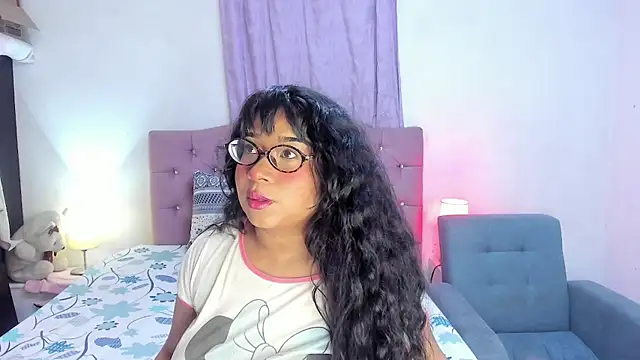 Snapshot of Latinabombsheell chatting on June 30, 2026, 6:47 am Latinabombsheell online show from June 30, 2026, 6:47 am
