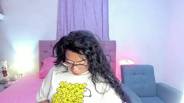 Snapshot of Latinabombsheell chatting on July 14, 2026, 6:24 pm Latinabombsheell online show from July 14, 2026, 6:24 pm