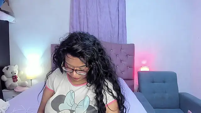 Snapshot of Latinabombsheell chatting on July 18, 2026, 4:49 am Latinabombsheell online show from July 18, 2026, 4:49 am