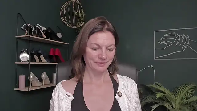 VivianWILD online show from November 10, 2025, 7:46 pm