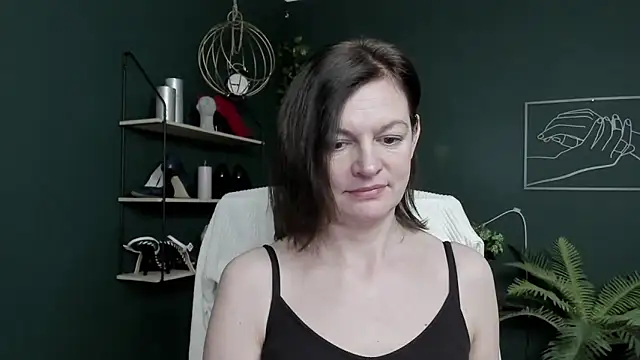 VivianWILD online show from April 16, 2026, 6:03 am