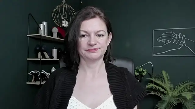 VivianWILD online show from May 15, 2026, 6:31 am