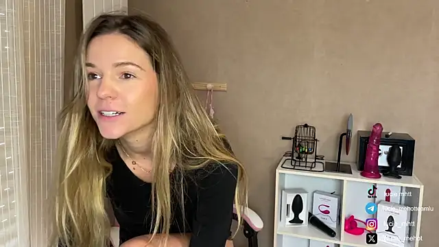 lucie mehott online show from September 25, 2025, 7:23 am