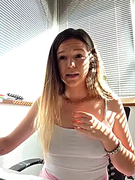 Snapshot of lucie_mehott chatting on April 30, 2026, 8:20 am lucie mehott online show from April 30, 2026, 8:20 am