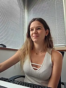 Snapshot of lucie_mehott chatting on June 8, 2026, 9:20 am lucie mehott online show from June 8, 2026, 9:20 am