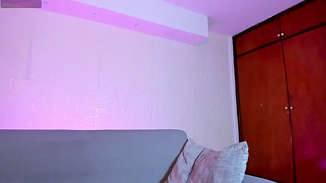 saracorraless online show from December 6, 2024, 12:34 am