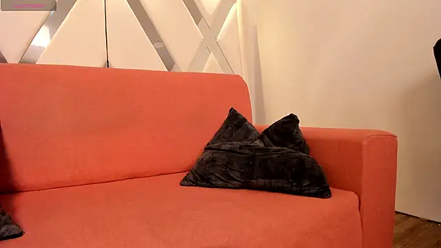 saracorraless online show from December 6, 2024, 10:30 pm