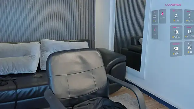 saracorraless online show from December 11, 2024, 11:00 pm