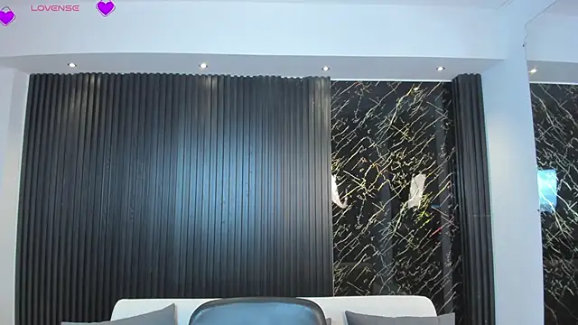 saracorraless online show from December 20, 2024, 7:28 pm