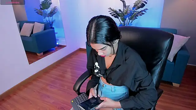 saracorraless online show from January 25, 2025, 12:47 pm