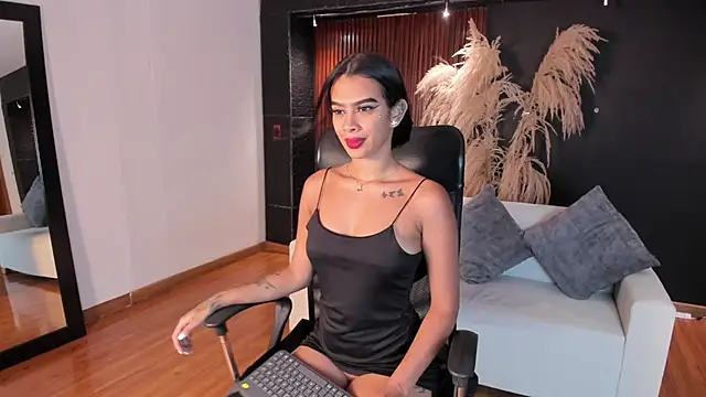 saracorraless online show from February 3, 2025, 7:00 pm