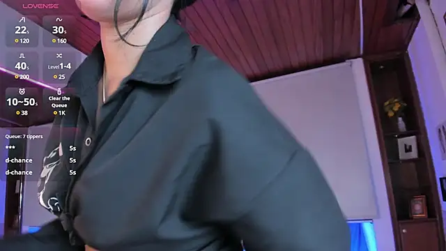 saracorraless online show from February 11, 2025, 12:49 am