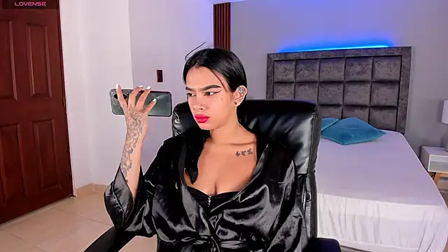 saracorraless online show from February 13, 2025, 6:27 pm