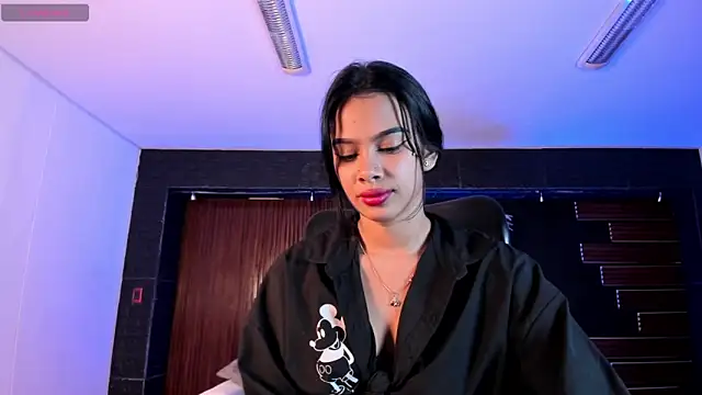 saracorraless online show from March 3, 2025, 9:05 pm