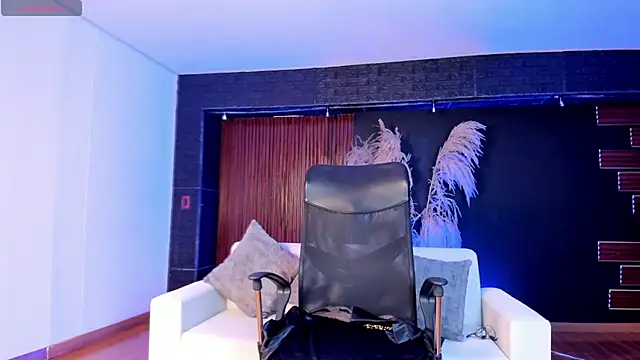 saracorraless online show from March 10, 2025, 6:56 pm