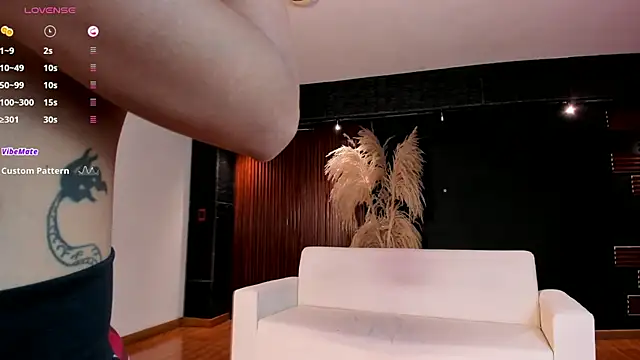 saracorraless online show from March 18, 2025, 1:53 am