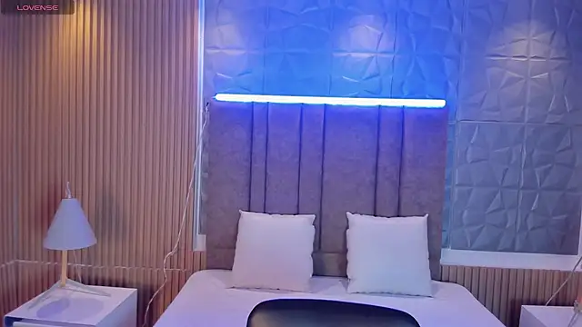 saracorraless online show from September 15, 2025, 11:54 am