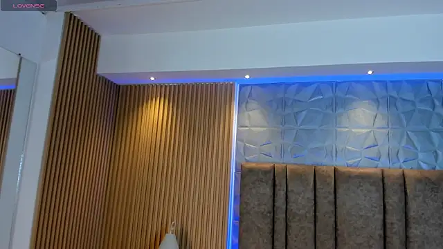 saracorraless online show from September 25, 2025, 10:52 am