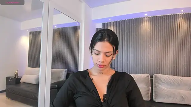 saracorraless online show from October 3, 2025, 10:56 am