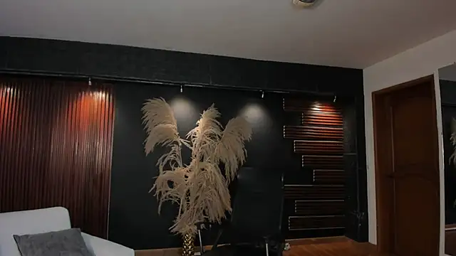 saracorraless online show from October 17, 2025, 11:35 am