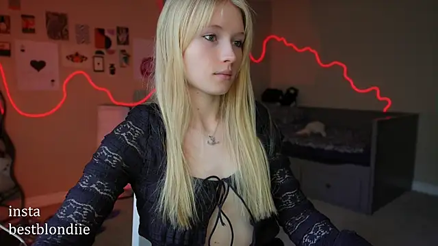 Snapshot of bestblonde chatting on January 25, 2025, 5:08 pm bestblonde online show from January 25, 2025, 5:08 pm