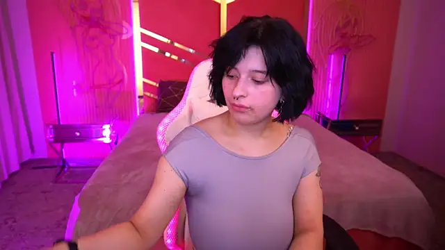 Snapshot of Miki_Kivi chatting on February 2, 2025, 8:41 pm Miki Kivi online show from February 2, 2025, 8:41 pm