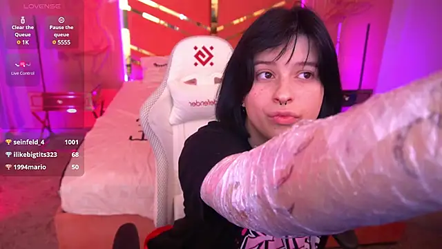 Snapshot of Miki_Kivi chatting on March 11, 2025, 8:09 pm Miki Kivi online show from March 11, 2025, 8:09 pm