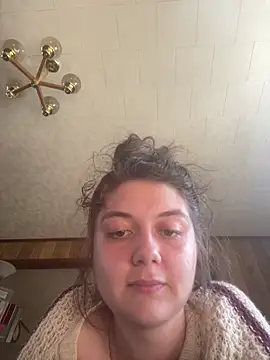 Snapshot of itzcheyduh chatting on February 27, 2026, 4:29 pm itzcheyduh online show from February 27, 2026, 4:29 pm