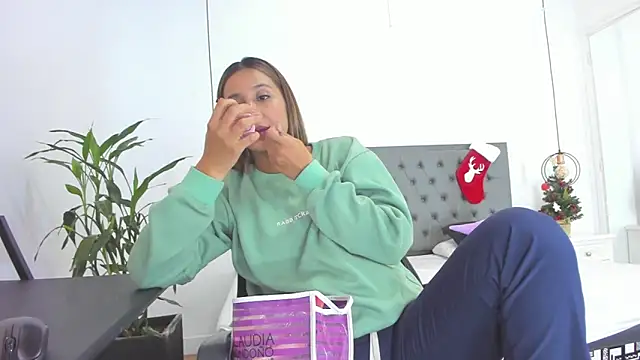 Alana Suares1 online show from December 26, 2024, 10:41 pm