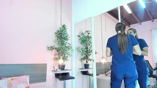 Alana Suares1 online show from September 18, 2025, 8:55 pm