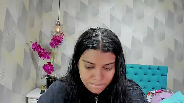 LindaBreeS online show from October 10, 2025, 1:43 pm