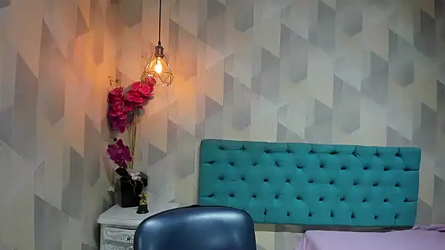 LindaBreeS online show from May 23, 2026, 1:26 pm