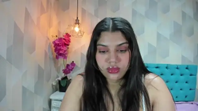 LindaBreeS online show from May 31, 2026, 3:47 am