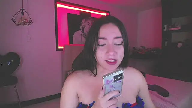 Snapshot of Andrea_Ramos chatting on December 29, 2024, 1:06 pm Andrea Ramos online show from December 29, 2024, 1:06 pm