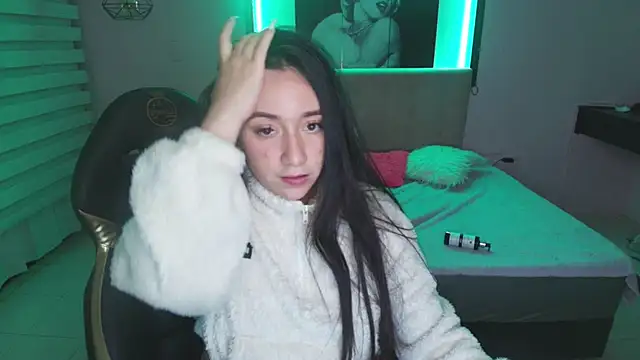 Snapshot of Andrea_Ramos chatting on February 26, 2025, 11:59 pm Andrea Ramos online show from February 26, 2025, 11:59 pm