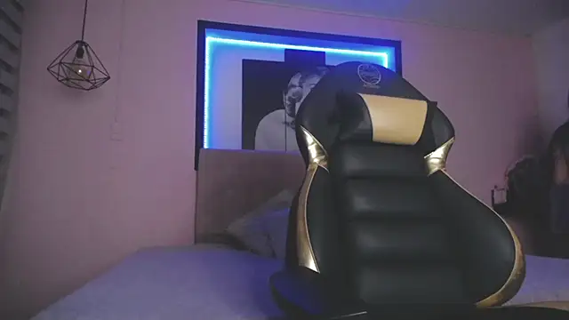 Snapshot of Andrea_Ramos chatting on March 19, 2025, 2:37 am Andrea Ramos online show from March 19, 2025, 2:37 am