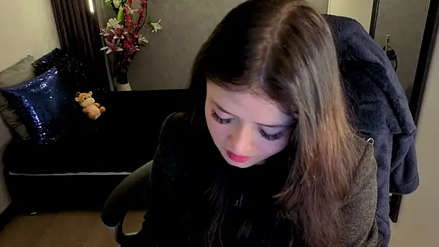 almma shy online show from September 22, 2025, 1:24 pm