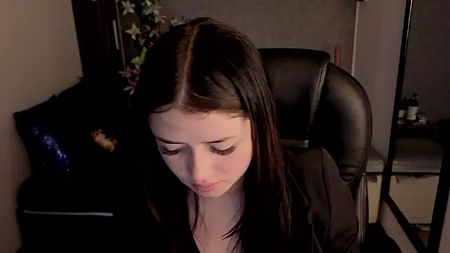 almma shy online show from October 28, 2025, 1:36 pm