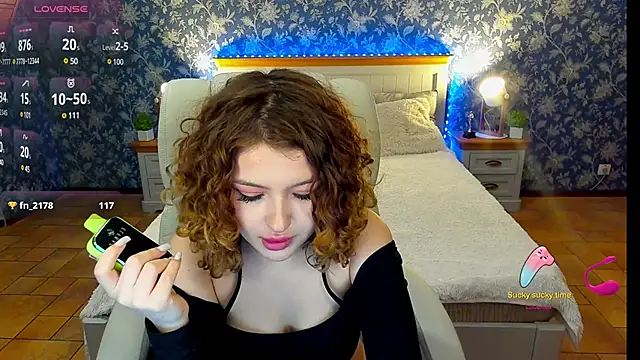 YesPussyClover online show from January 25, 2025, 11:02 am