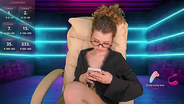 YesPussyClover online show from March 6, 2025, 3:35 am